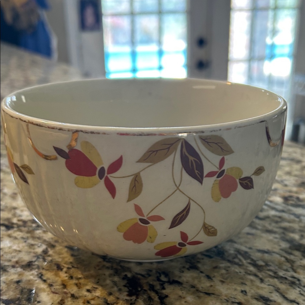 Vintage Hall's Superior Quality serving bowl in the popular Autumn Leaf pattern